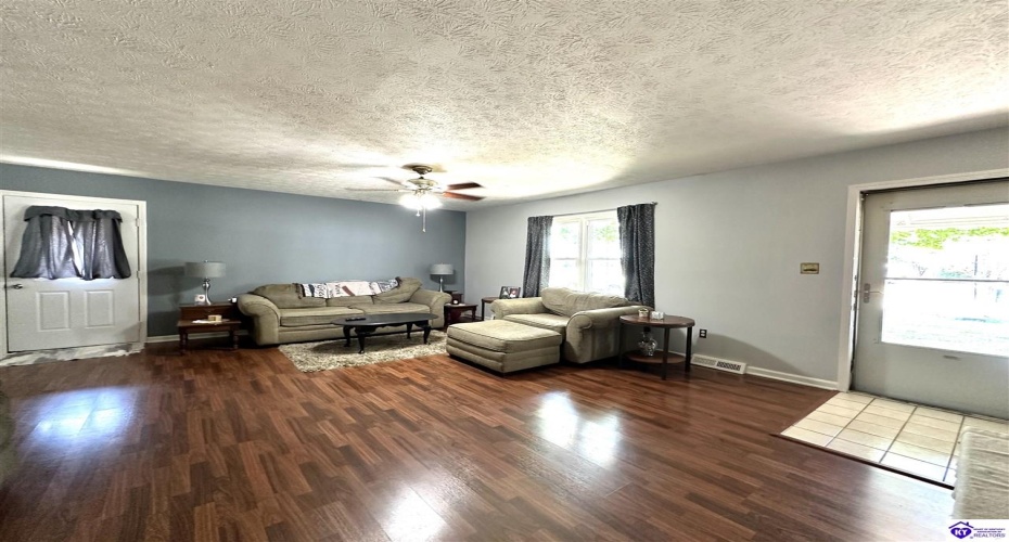 Greenbriar Court, Campbellsville, Kentucky 42718, ,1 BathroomBathrooms,For Sale,Greenbriar Court,HK24002625