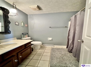 Greenbriar Court, Campbellsville, Kentucky 42718, ,1 BathroomBathrooms,For Sale,Greenbriar Court,HK24002625