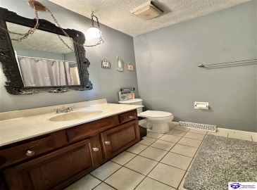 Greenbriar Court, Campbellsville, Kentucky 42718, ,1 BathroomBathrooms,For Sale,Greenbriar Court,HK24002625