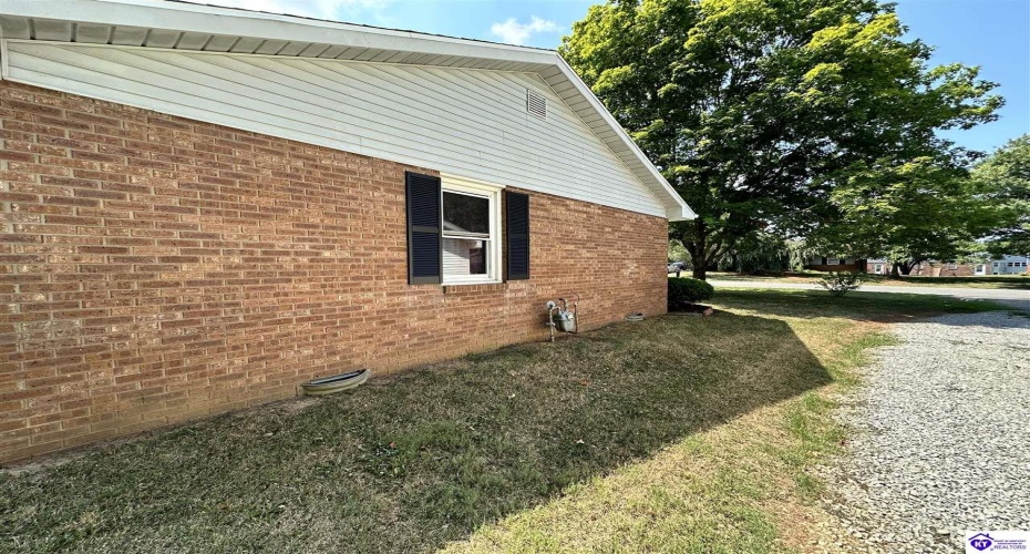 Greenbriar Court, Campbellsville, Kentucky 42718, ,1 BathroomBathrooms,For Sale,Greenbriar Court,HK24002625