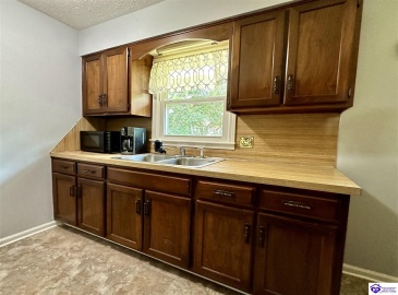 Greenbriar Court, Campbellsville, Kentucky 42718, ,1 BathroomBathrooms,For Sale,Greenbriar Court,HK24002625