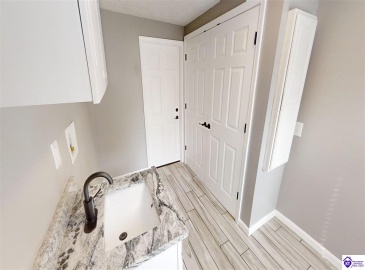 Indian Hills Drive, Elizabethtown, Kentucky 42701, ,2 BathroomsBathrooms,For Sale,Indian Hills Drive,HK24002801