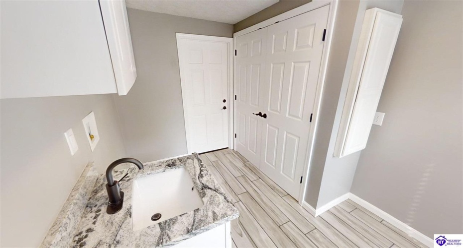 Indian Hills Drive, Elizabethtown, Kentucky 42701, ,2 BathroomsBathrooms,For Sale,Indian Hills Drive,HK24002801