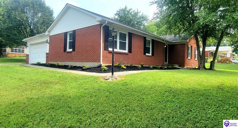 Indian Hills Drive, Elizabethtown, Kentucky 42701, ,2 BathroomsBathrooms,For Sale,Indian Hills Drive,HK24002801