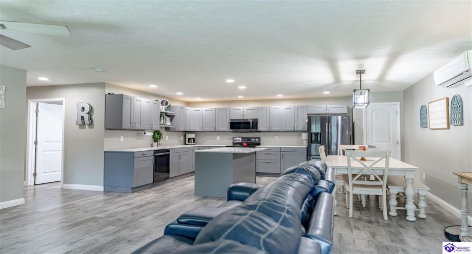 Wright Clark Cemetery Road, Cecilia, Kentucky 42724, ,5 BathroomsBathrooms,For Sale,Wright Clark Cemetery Road,HK24002803