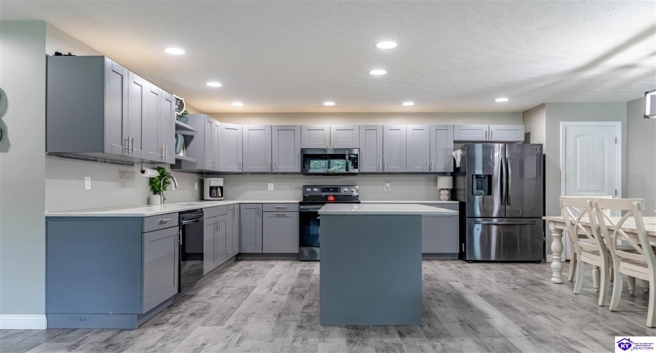 Wright Clark Cemetery Road, Cecilia, Kentucky 42724, ,5 BathroomsBathrooms,For Sale,Wright Clark Cemetery Road,HK24002803