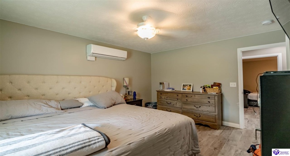 Wright Clark Cemetery Road, Cecilia, Kentucky 42724, ,5 BathroomsBathrooms,For Sale,Wright Clark Cemetery Road,HK24002803