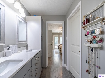 Wright Clark Cemetery Road, Cecilia, Kentucky 42724, ,5 BathroomsBathrooms,For Sale,Wright Clark Cemetery Road,HK24002803