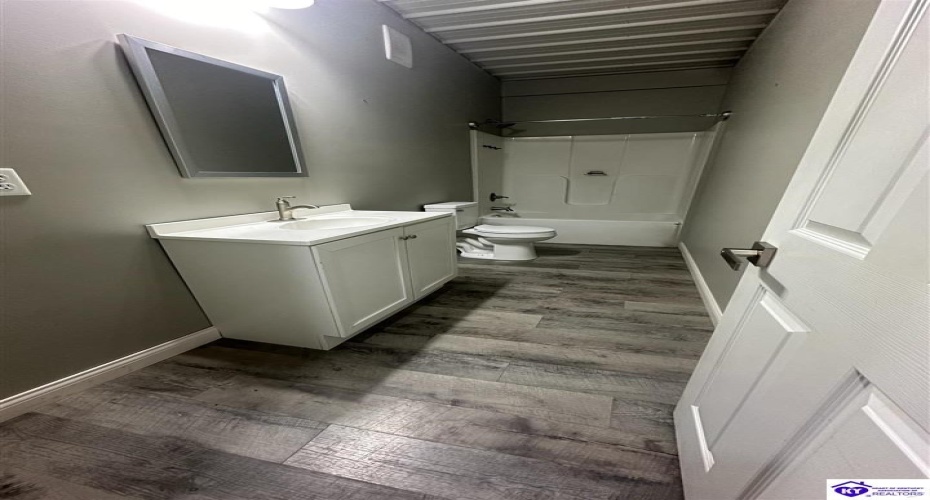 Wright Clark Cemetery Road, Cecilia, Kentucky 42724, ,5 BathroomsBathrooms,For Sale,Wright Clark Cemetery Road,HK24002803