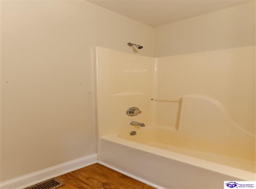 Anneta Road, Leitchfield, Kentucky 42754, ,2 BathroomsBathrooms,For Sale,Anneta Road,HK24002858