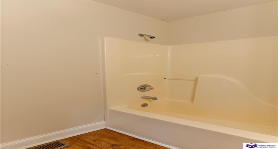 Anneta Road, Leitchfield, Kentucky 42754, ,2 BathroomsBathrooms,For Sale,Anneta Road,HK24002858