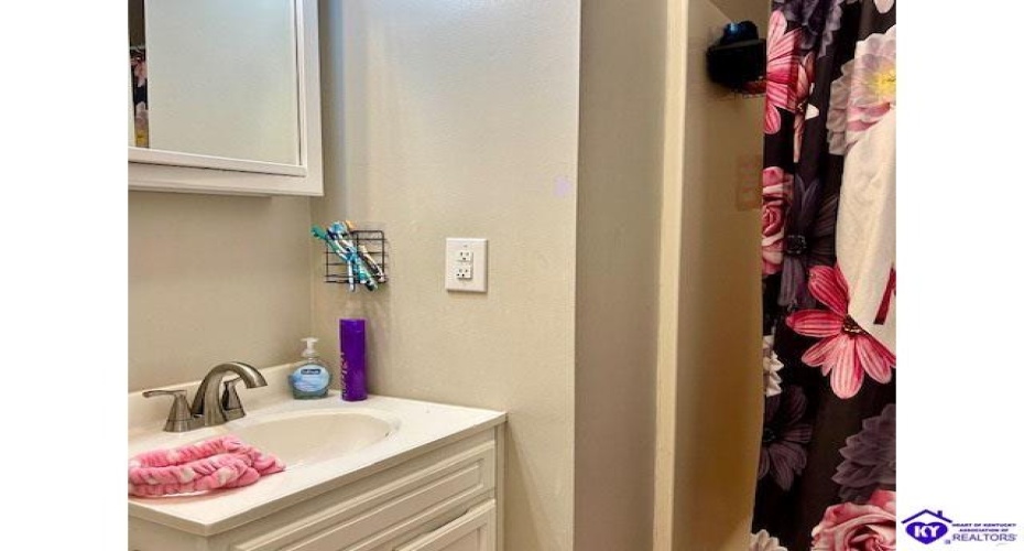 Indian Trail, Bardstown, Kentucky 40004, ,2 BathroomsBathrooms,For Sale,Indian Trail,HK24002901