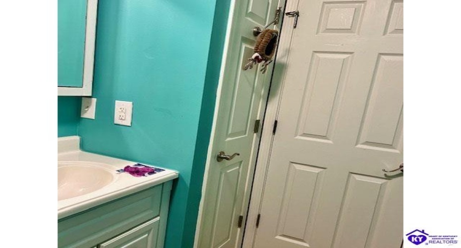 Indian Trail, Bardstown, Kentucky 40004, ,2 BathroomsBathrooms,For Sale,Indian Trail,HK24002901