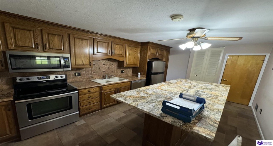 Highland Drive, Radcliff, Kentucky 40159, ,2 BathroomsBathrooms,For Sale,Highland Drive,HK24002903