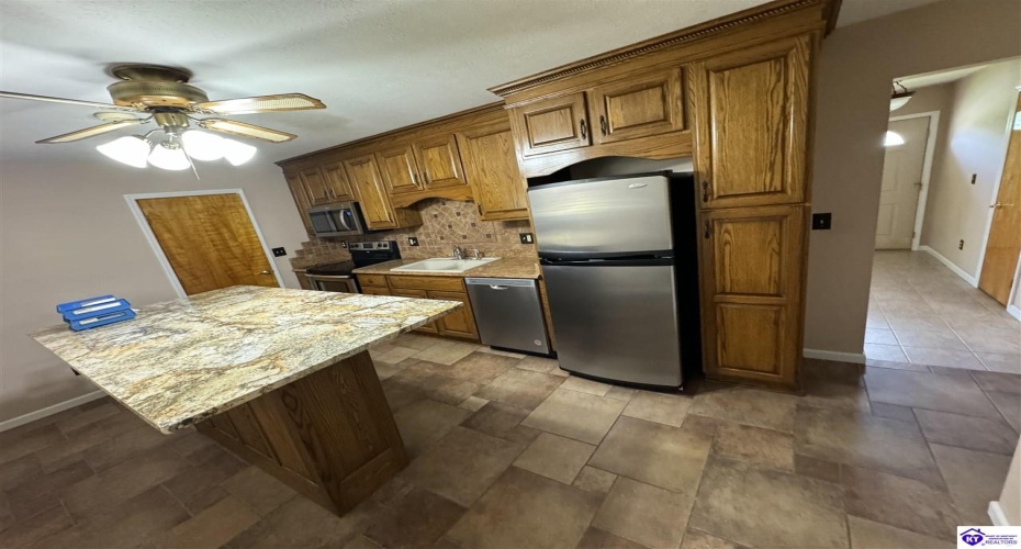 Highland Drive, Radcliff, Kentucky 40159, ,2 BathroomsBathrooms,For Sale,Highland Drive,HK24002903