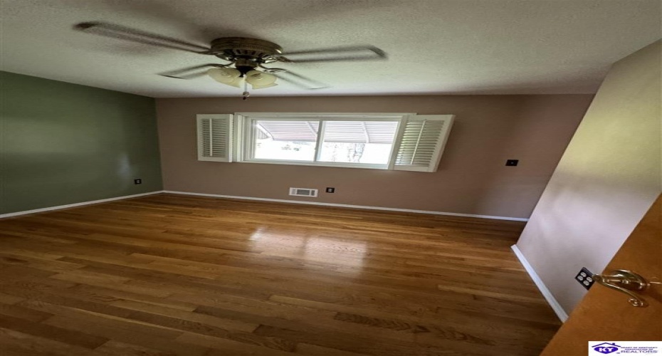 Highland Drive, Radcliff, Kentucky 40159, ,2 BathroomsBathrooms,For Sale,Highland Drive,HK24002903