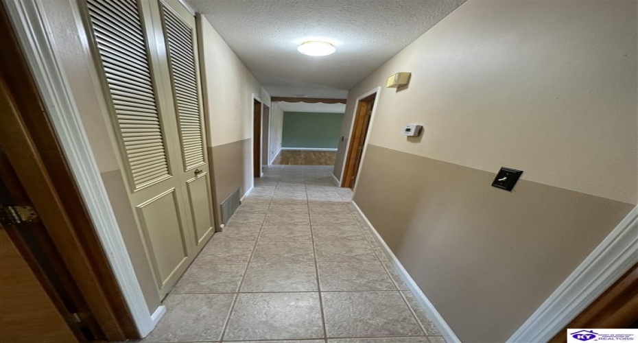 Highland Drive, Radcliff, Kentucky 40159, ,2 BathroomsBathrooms,For Sale,Highland Drive,HK24002903