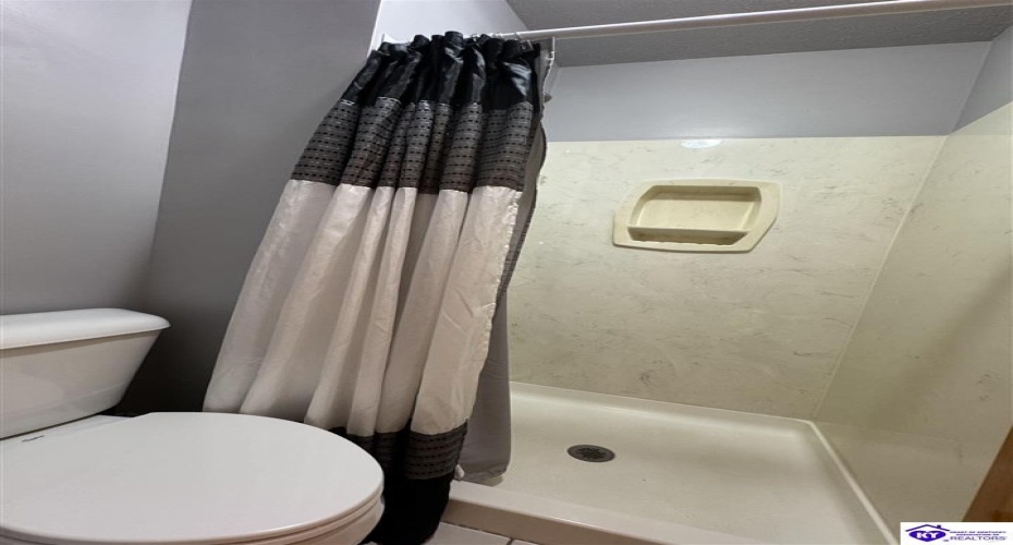 Highland Drive, Radcliff, Kentucky 40159, ,2 BathroomsBathrooms,For Sale,Highland Drive,HK24002903