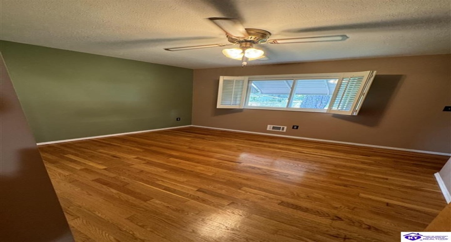 Highland Drive, Radcliff, Kentucky 40159, ,2 BathroomsBathrooms,For Sale,Highland Drive,HK24002903