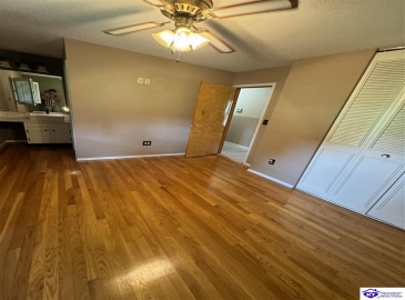 Highland Drive, Radcliff, Kentucky 40159, ,2 BathroomsBathrooms,For Sale,Highland Drive,HK24002903