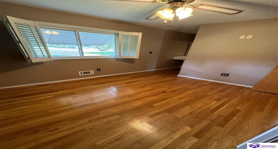 Highland Drive, Radcliff, Kentucky 40159, ,2 BathroomsBathrooms,For Sale,Highland Drive,HK24002903