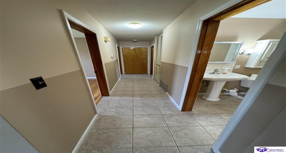 Highland Drive, Radcliff, Kentucky 40159, ,2 BathroomsBathrooms,For Sale,Highland Drive,HK24002903