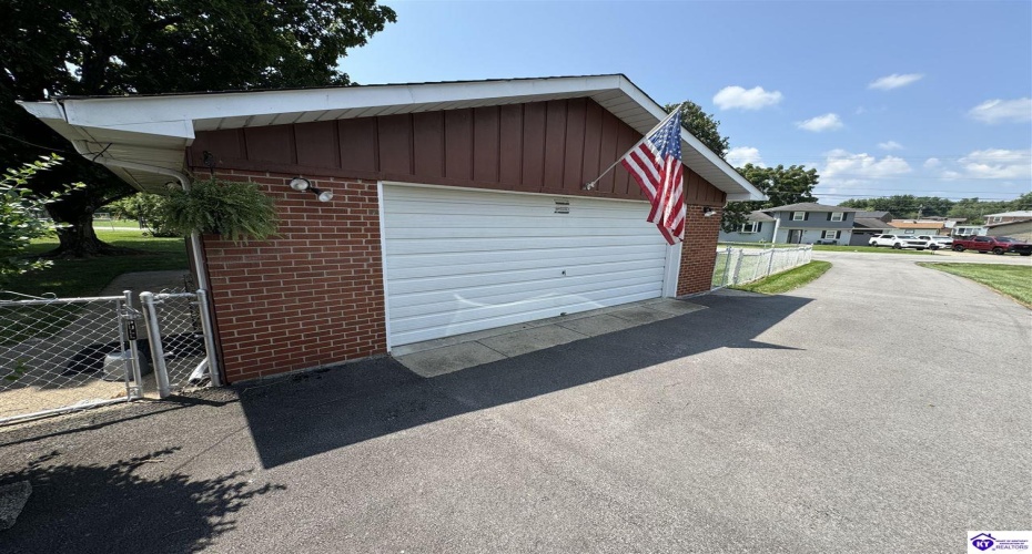 Highland Drive, Radcliff, Kentucky 40159, ,2 BathroomsBathrooms,For Sale,Highland Drive,HK24002903