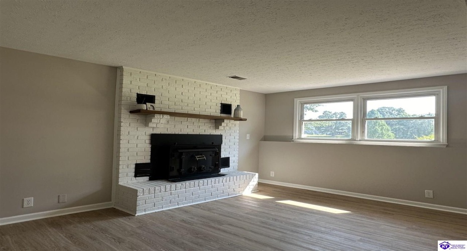 Midway Road, Brandenburg, Kentucky 40108, ,2 BathroomsBathrooms,For Sale,Midway Road,HK24002914