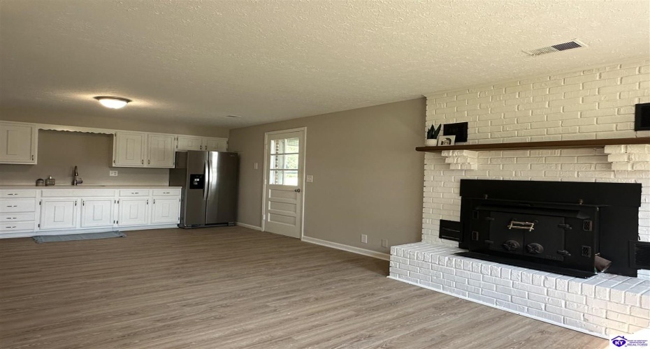 Midway Road, Brandenburg, Kentucky 40108, ,2 BathroomsBathrooms,For Sale,Midway Road,HK24002914