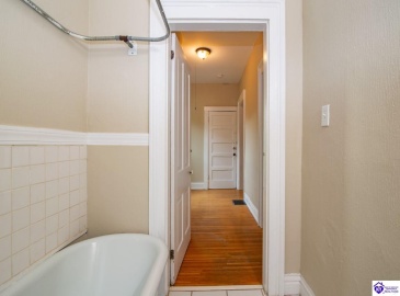 Vernon Avenue, Louisville, Kentucky 40206, 1 Bedroom Bedrooms, ,For Sale,Vernon Avenue,HK24002932