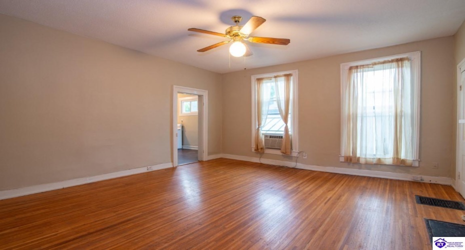 Vernon Avenue, Louisville, Kentucky 40206, 1 Bedroom Bedrooms, ,For Sale,Vernon Avenue,HK24002932