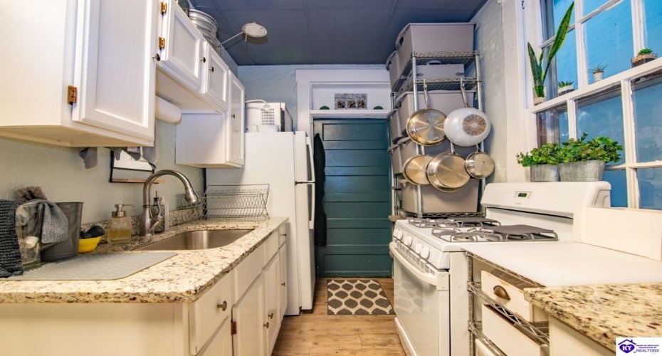 Vernon Avenue, Louisville, Kentucky 40206, 1 Bedroom Bedrooms, ,For Sale,Vernon Avenue,HK24002932