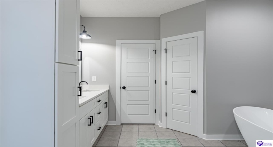 Yorkshire Drive, Elizabethtown, Kentucky 42701, ,2 BathroomsBathrooms,For Sale,Yorkshire Drive,HK24002961