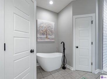 Yorkshire Drive, Elizabethtown, Kentucky 42701, ,2 BathroomsBathrooms,For Sale,Yorkshire Drive,HK24002961