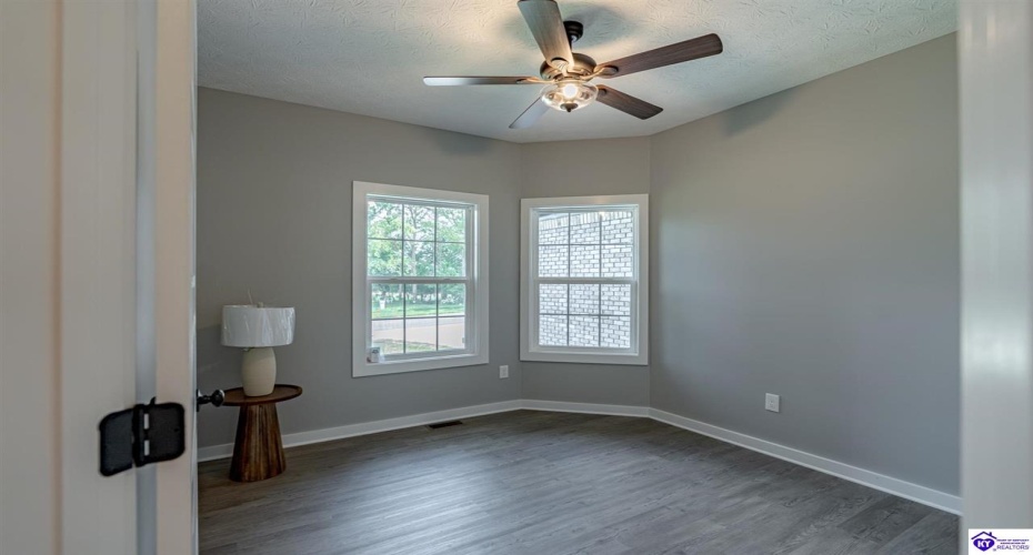 Yorkshire Drive, Elizabethtown, Kentucky 42701, ,2 BathroomsBathrooms,For Sale,Yorkshire Drive,HK24002961