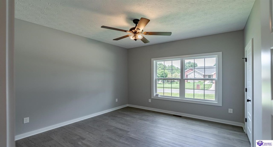 Yorkshire Drive, Elizabethtown, Kentucky 42701, ,2 BathroomsBathrooms,For Sale,Yorkshire Drive,HK24002961