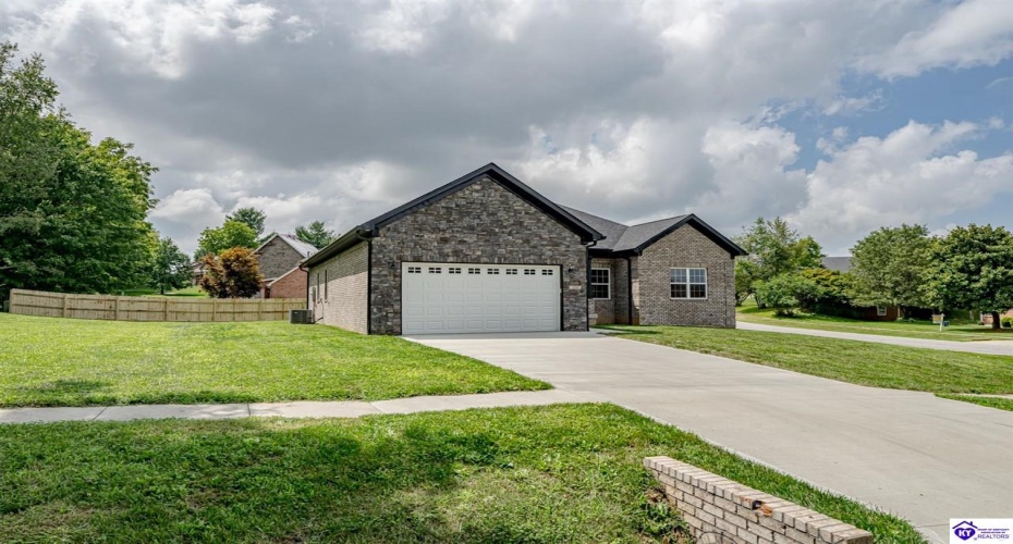 Yorkshire Drive, Elizabethtown, Kentucky 42701, ,2 BathroomsBathrooms,For Sale,Yorkshire Drive,HK24002961