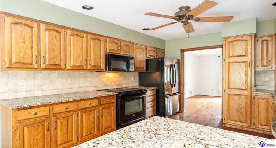 Allanwood Road, Louisville, Kentucky 40214, ,4 BathroomsBathrooms,For Sale,Allanwood Road,HK24002964