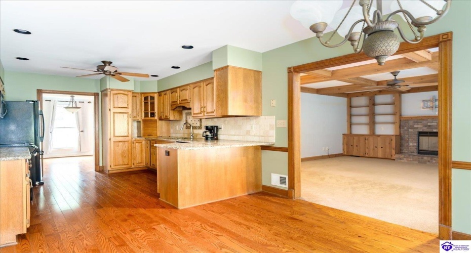 Allanwood Road, Louisville, Kentucky 40214, ,4 BathroomsBathrooms,For Sale,Allanwood Road,HK24002964