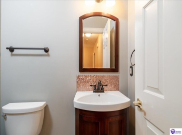 Allanwood Road, Louisville, Kentucky 40214, ,4 BathroomsBathrooms,For Sale,Allanwood Road,HK24002964