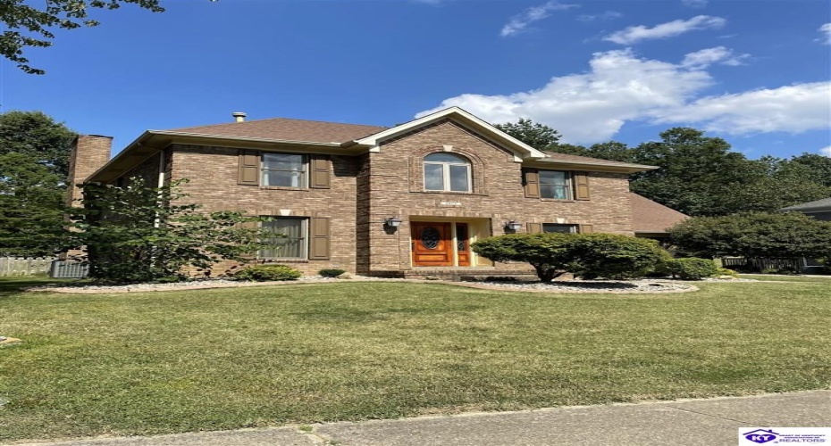 Allanwood Road, Louisville, Kentucky 40214, ,4 BathroomsBathrooms,For Sale,Allanwood Road,HK24002964