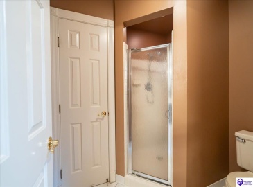 Allanwood Road, Louisville, Kentucky 40214, ,4 BathroomsBathrooms,For Sale,Allanwood Road,HK24002964