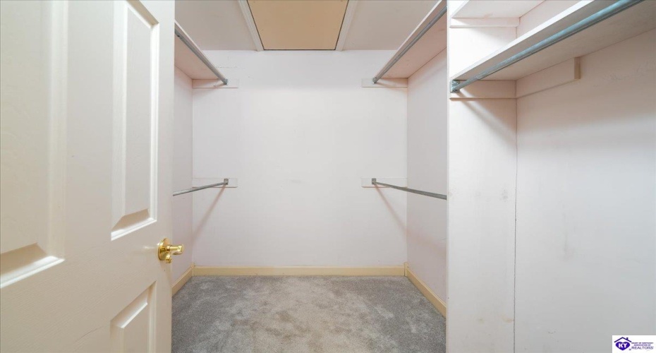 Allanwood Road, Louisville, Kentucky 40214, ,4 BathroomsBathrooms,For Sale,Allanwood Road,HK24002964