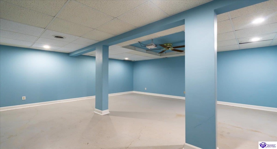 Allanwood Road, Louisville, Kentucky 40214, ,4 BathroomsBathrooms,For Sale,Allanwood Road,HK24002964