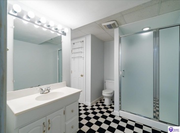 Allanwood Road, Louisville, Kentucky 40214, ,4 BathroomsBathrooms,For Sale,Allanwood Road,HK24002964