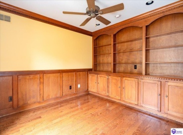 Allanwood Road, Louisville, Kentucky 40214, ,4 BathroomsBathrooms,For Sale,Allanwood Road,HK24002964