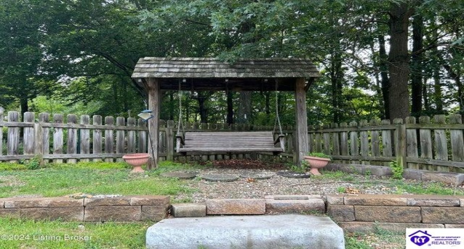 Allanwood Road, Louisville, Kentucky 40214, ,4 BathroomsBathrooms,For Sale,Allanwood Road,HK24002964