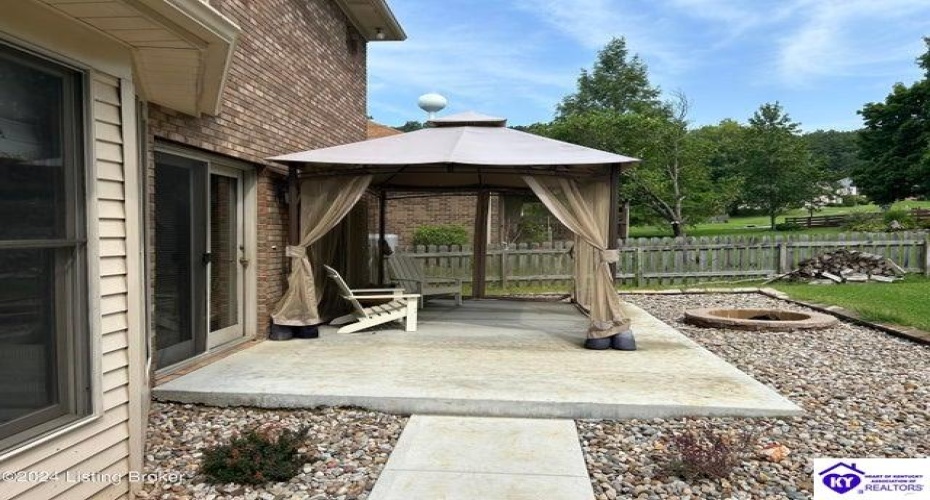 Allanwood Road, Louisville, Kentucky 40214, ,4 BathroomsBathrooms,For Sale,Allanwood Road,HK24002964