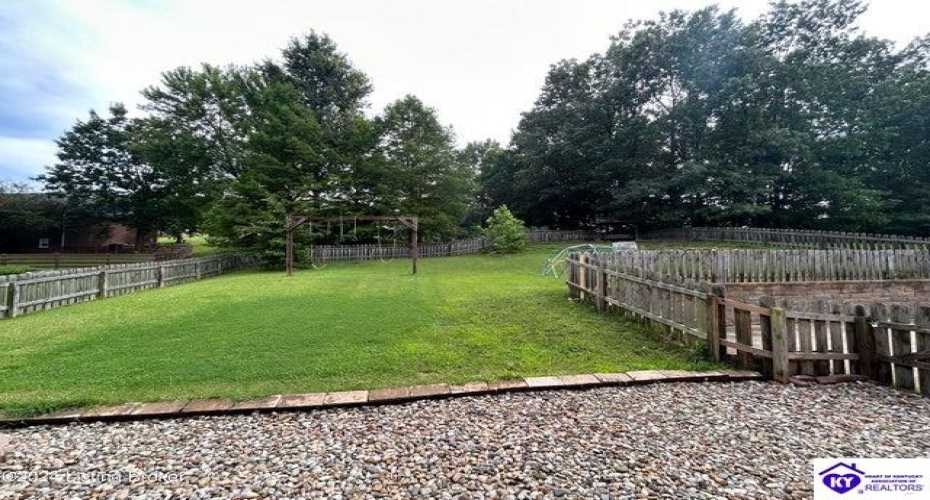 Allanwood Road, Louisville, Kentucky 40214, ,4 BathroomsBathrooms,For Sale,Allanwood Road,HK24002964