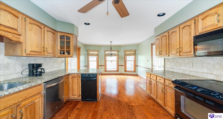 Allanwood Road, Louisville, Kentucky 40214, ,4 BathroomsBathrooms,For Sale,Allanwood Road,HK24002964